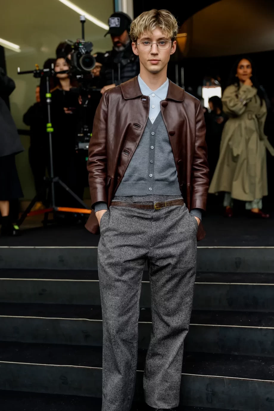 troye-sivans-fashion-week-look-bibliothecaris-chic-331795