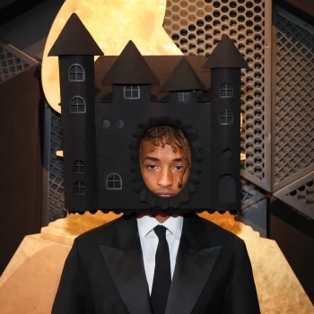 is-dit-de-meest-bizarre-grammy-outfit-jaden-smith-verschijnt-in-een-kasteel-333703