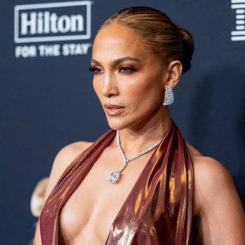 geeft-jennifer-lopez-ons-een-teken-met-haar-nieuwste-manicure-335872