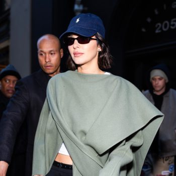 kendall-jenner-hult-zich-in-luxe-lagen-voor-haar-model-off-duty-look-334676