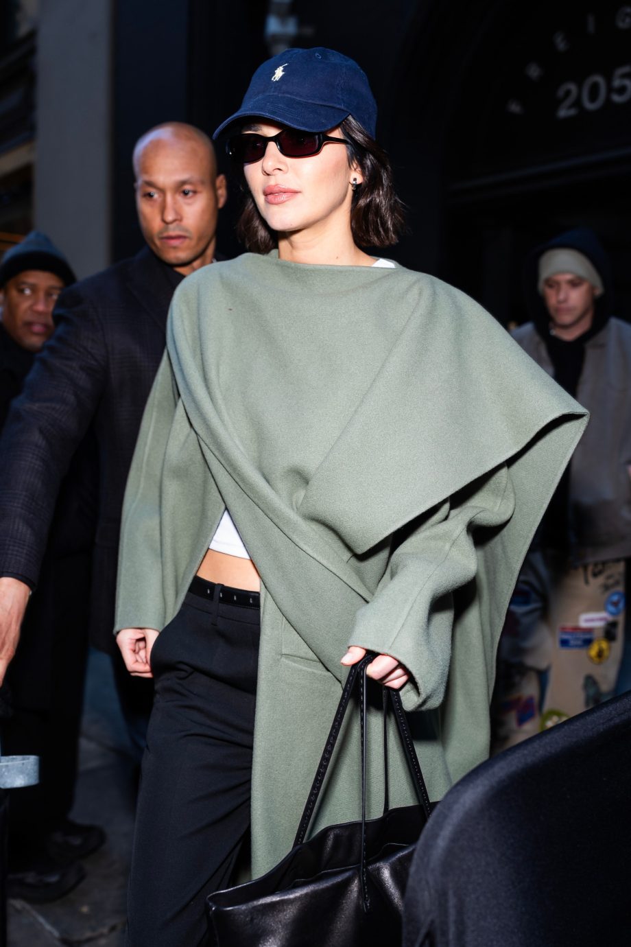 kendall-jenner-hult-zich-in-luxe-lagen-voor-haar-model-off-duty-look-334676