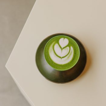 de-beste-matcha-van-amsterdam-scoor-je-op-deze-plekken-337162