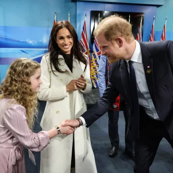 meghan-markle-draagt-haar-favoriete-jassenmerk-bij-de-invictus-games-van-2025-334498