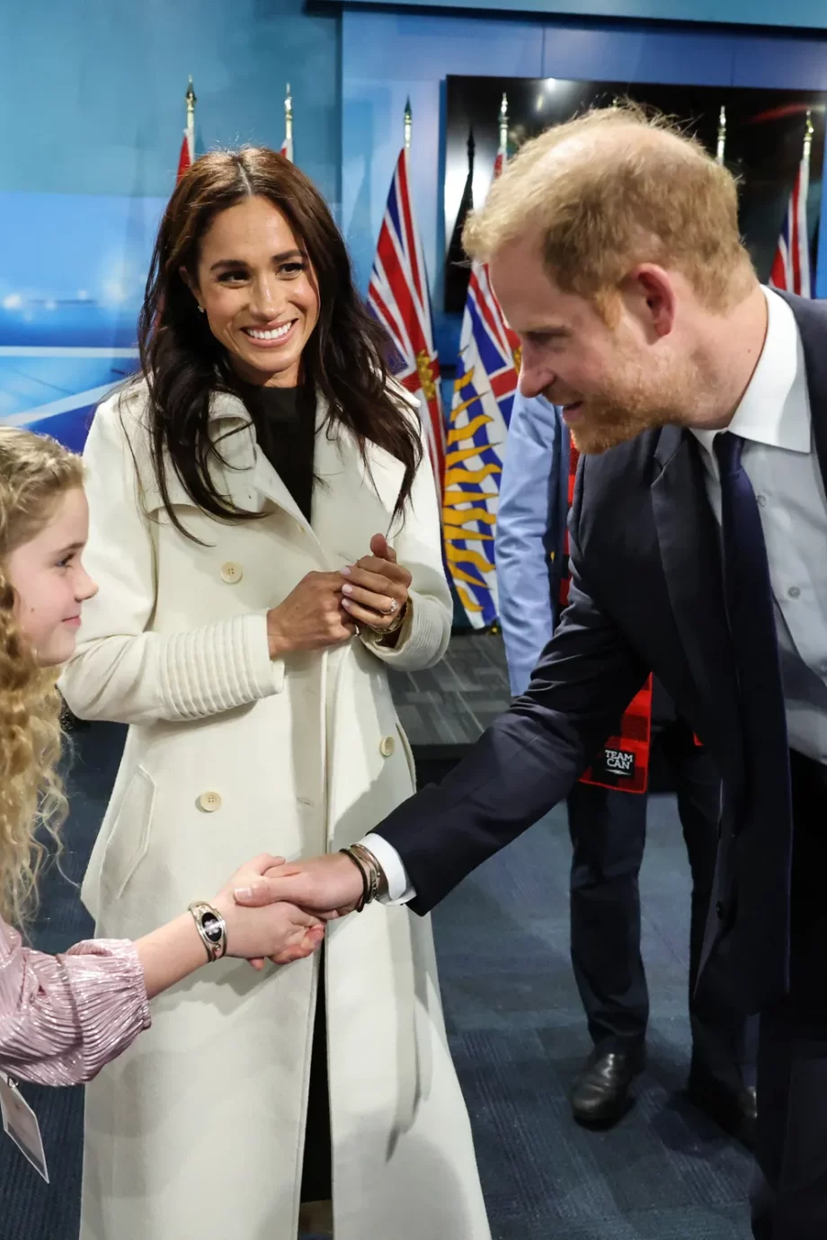 meghan-markle-draagt-haar-favoriete-jassenmerk-bij-de-invictus-games-van-2025-334498