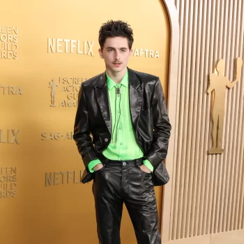 het-verhaal-achter-de-peperdure-stropdas-van-timothee-chalamet-bij-de-sag-awards-2025-336338