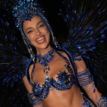 de-carnavalsoutfits-van-irina-shayk-zijn-een-lust-voor-het-oog-338125